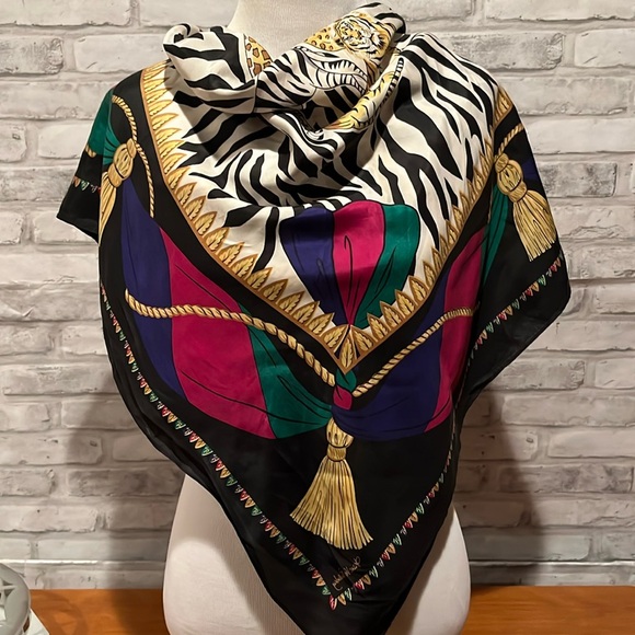 Diana Van Furstenberg 100% silk scarf 34 inch square African animals colorful